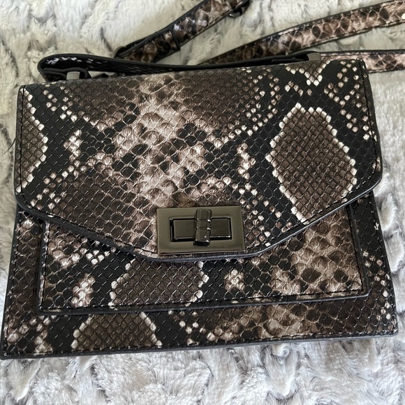NWOT Dynamite Mini Snakeskin Bag - Picture 2 of 5